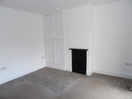 2 bedroom end of terrace house to rent - Photo 3