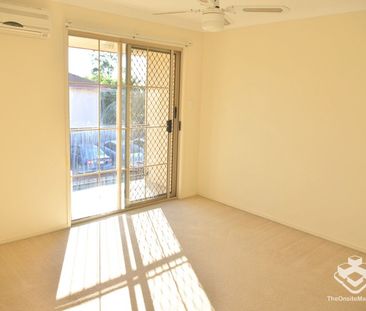 Walk to School! Sweet townhouse for rent in Sunnybank Hills - Photo 1