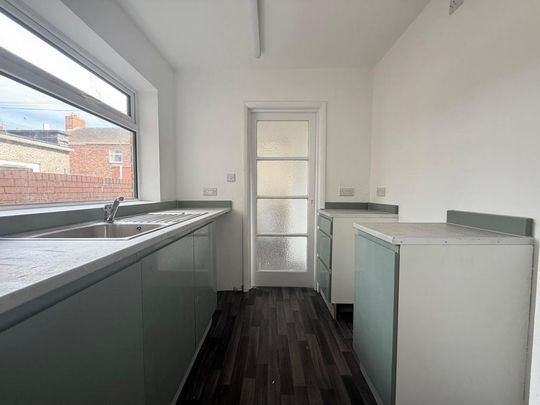 2 bedroom terraced house to rent - Photo 1