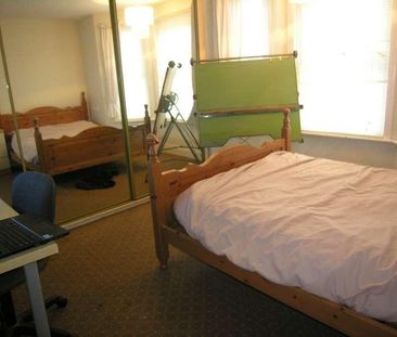 Bedroom Detached House In Ensbury, BH9 - Photo 5