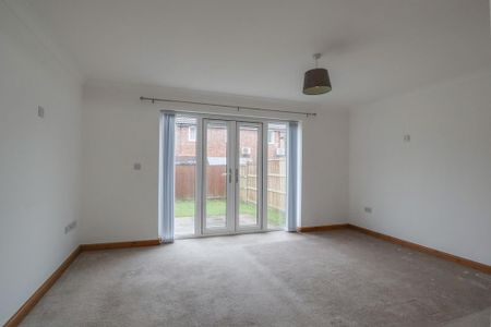 3 bedroom end of terrace house to rent - Photo 2