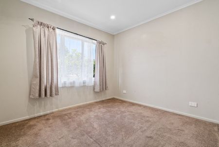 3 bedroom home in Papakura - Photo 4