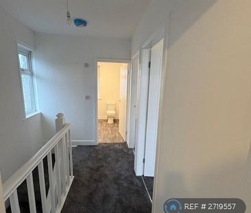 3 bedroom semi-detached house to rent - Photo 3