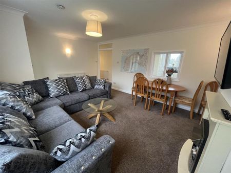 3 bedroom semi-detached bungalow to rent - Photo 3