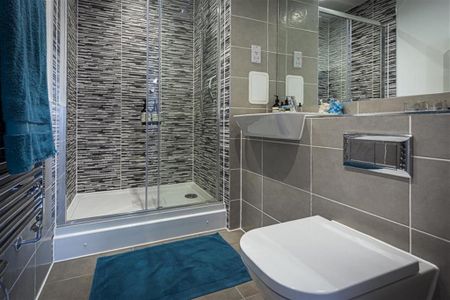 1 bedroom in a flat share to rent - Photo 4