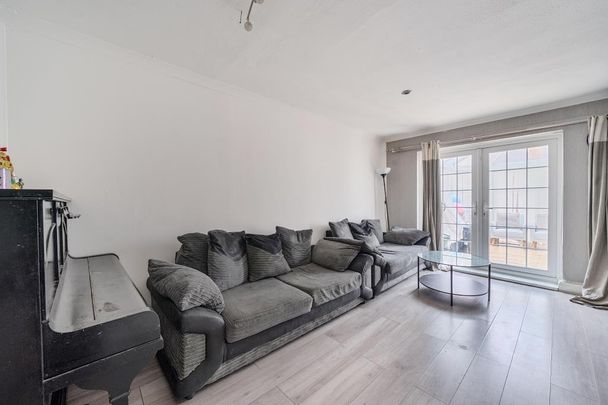 3 bedroom terraced house to rent - Photo 1