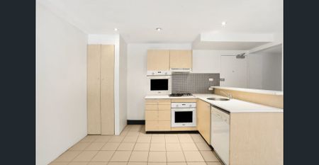 Spacious Designer Loft with Parking in Prime Camperdown Location - Photo 4