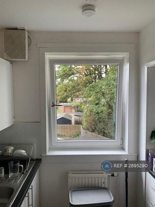3 bedroom flat to rent - Photo 1