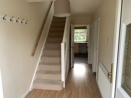 Spacious 3 Bed Semi in Rural Essex Village - Photo 2