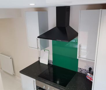 3 bedroom private hall to rent - Photo 6