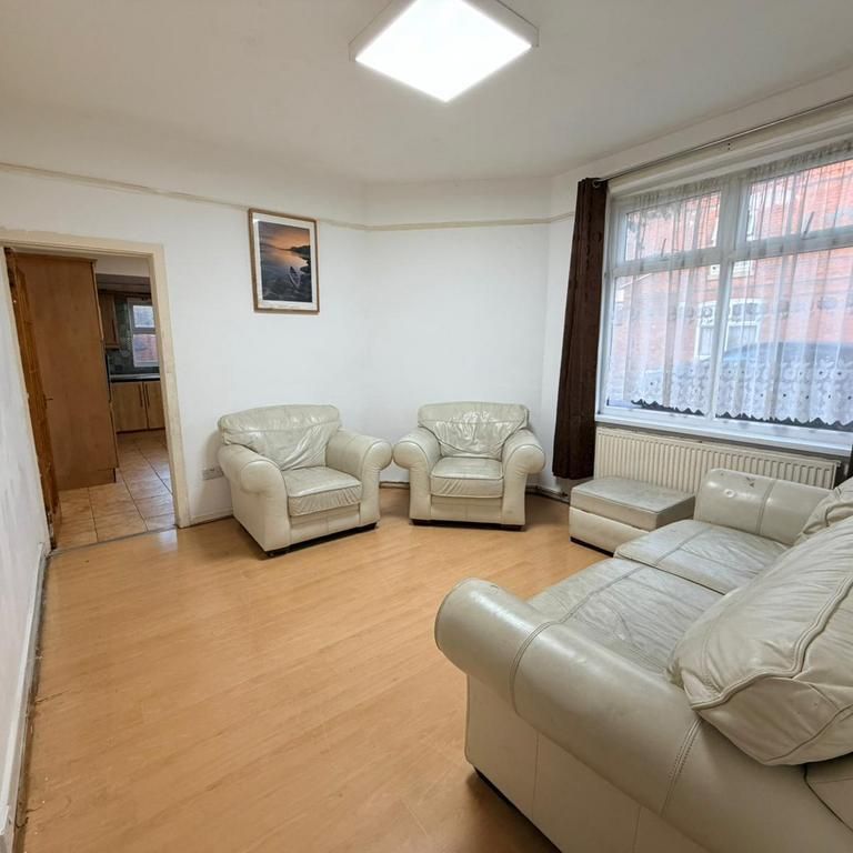 4 bedroom terraced house to rent - Photo 1