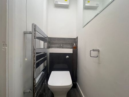 Gorse Meade, Slough - Photo 4