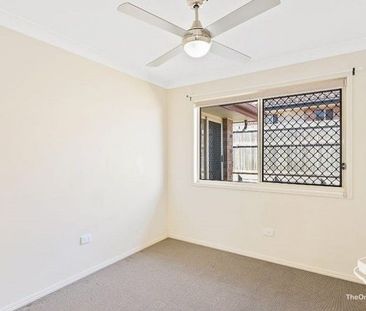 4 Bedroom Home. Positioned on a quiet street within a convenient di... - Photo 1