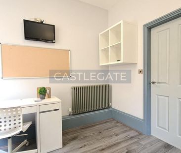 1 bedroom in a flat share to rent - Photo 3