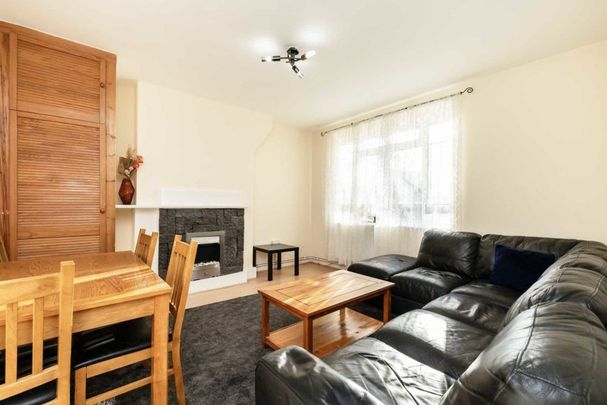 White City Estate, Shepherds Bush, W12 - Photo 1