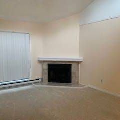 Large 2 Bedroom Condo Unit on top floor - Richmond - Photo 2