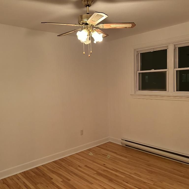 4 1/2 entièrement repeint - 2 chambres - Maizerets - 1200 $/mois - Photo 1