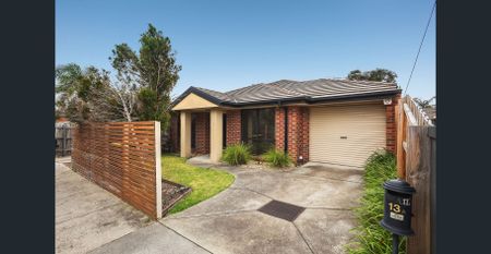 PRIME PARKDALE LOCATION - 3-BEDROOM SINGLE LEVEL TOWNHOUSE - Photo 2