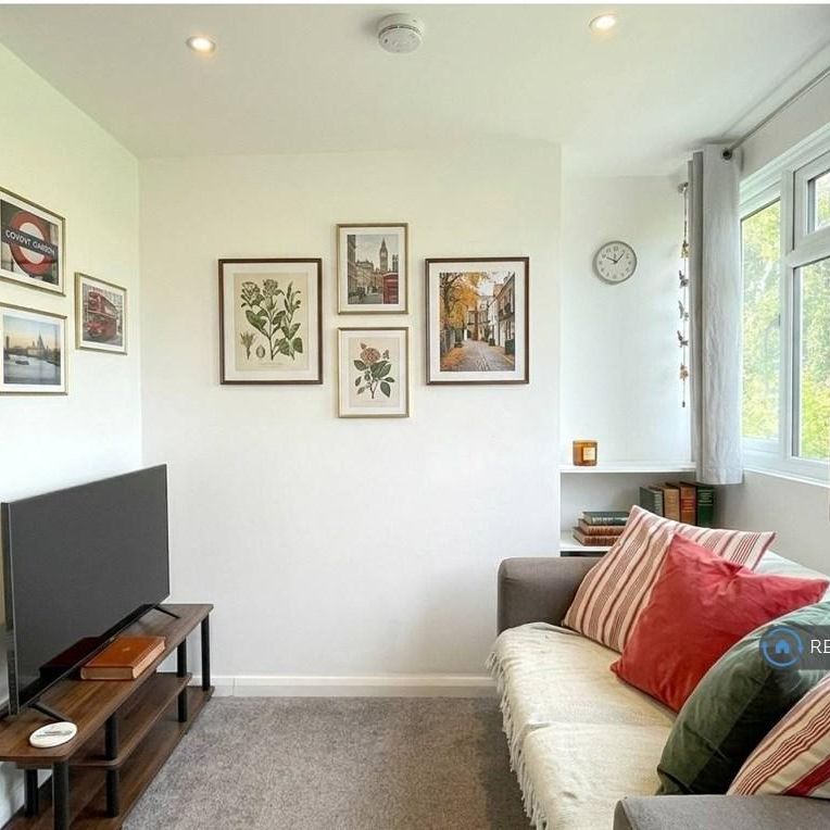 1 bedroom in a house share to rent - Photo 1