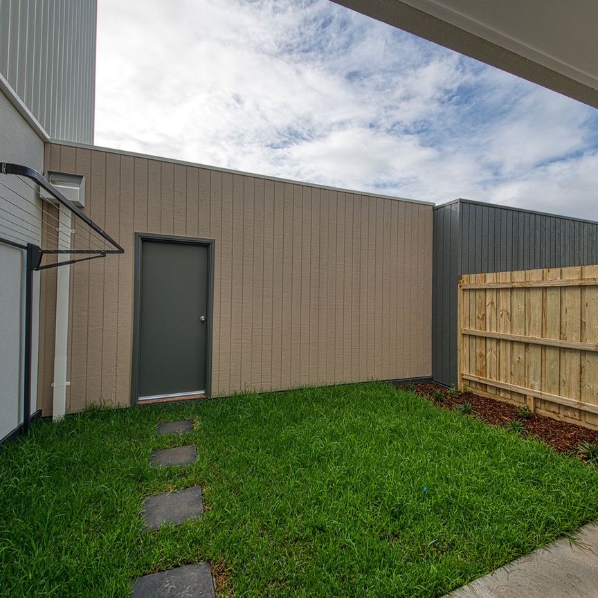 9 Travertine Loop, 3806, Berwick Vic - Photo 1