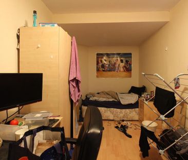 6 bedroom terraced house to rent - Photo 2