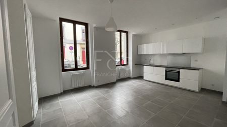 T3 rénové de 61 m² - rue Villon Lyon 8ème - Photo 2