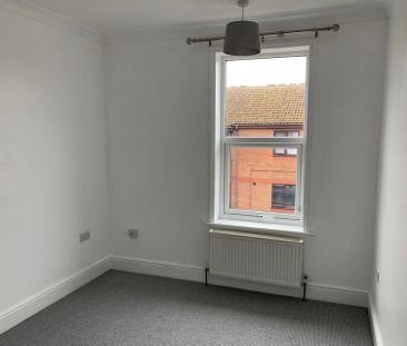 COMING SOON!!!!!! Three bedroom end terrace property, close to Grea... - Photo 1