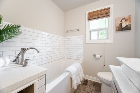 For Lease - 15 Kemano Road Unit# Entire house, Aurora, Ontario - Photo 3