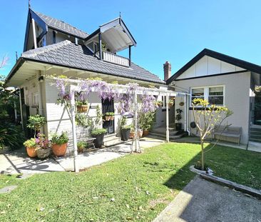 CHARMING 2-BEDROOM GARDEN APARTMENT - Photo 1