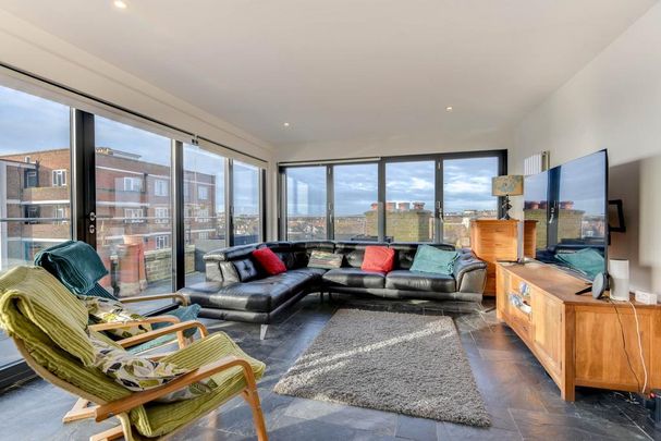 3 bedroom flat to rent - Photo 1