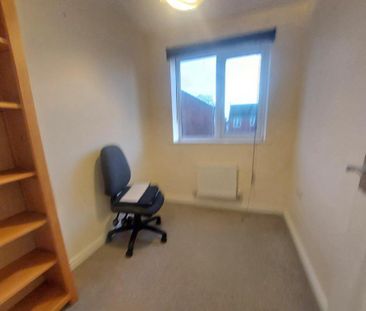 3 bedroom terraced house to rent - Photo 3