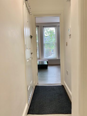 2 Bed Flat, Royal Parade, TW9 - Photo 4