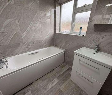 Stirling Close, Uxbridge, UB8 - Photo 3