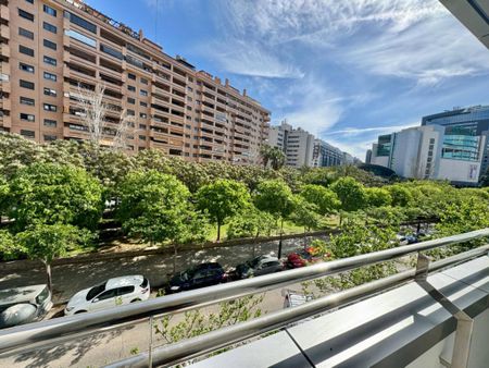 4 room luxury Apartment for rent in Valencia, Spain - Photo 3