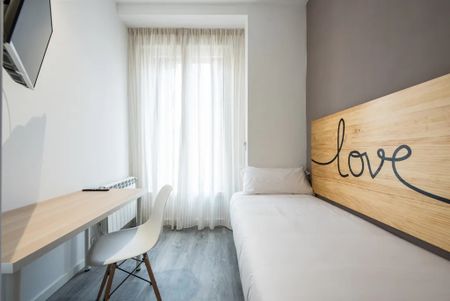 Calle de las Hileras, Madrid, Community of Madrid 28013 - Photo 2