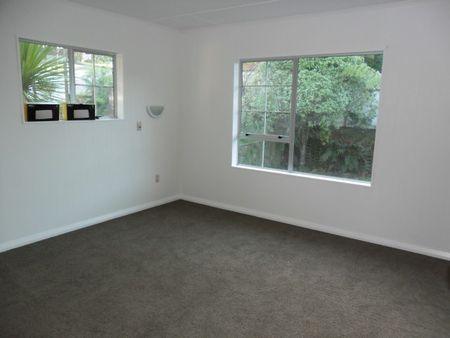 3 Bedroom home in Belmont - Photo 2