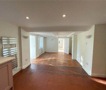 4 bedroom detached house to rent - Photo 2