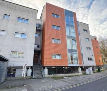 Hermit Road, London, E16 - Photo 3