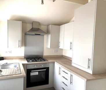 2 bedroom terraced house to rent - Photo 2