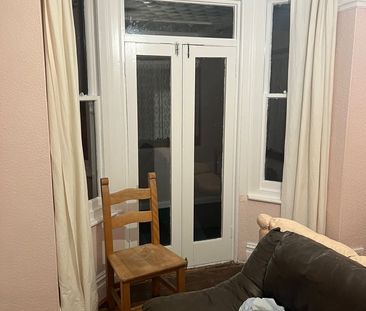 5 Bed Terraced House, Russell Rise, LU1 - Photo 6