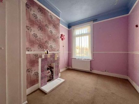 Beverley Road, London, E6 - Photo 3