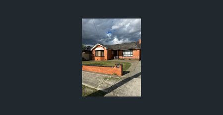 Centrally located family home! - Photo 3