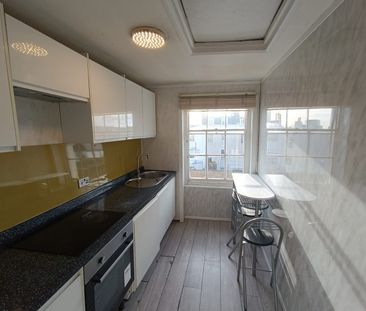 2 Bed Flat, Portland Place, BN2 - Photo 2