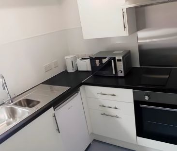 Halls B: Superior Studios - Photo 4