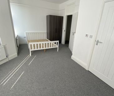 £2,750 PCM, Exceptional Refurbished Five En-Suite Double Bedroom Fu... - Photo 2