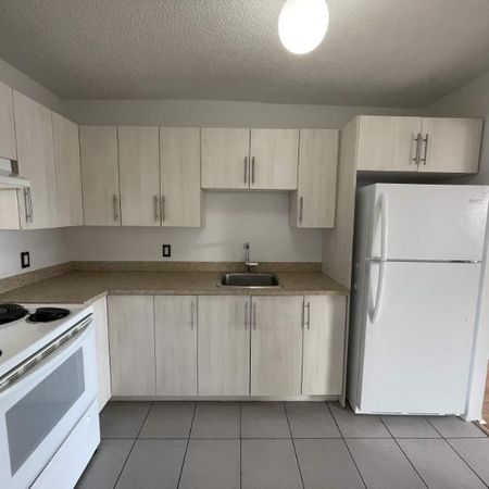 2 CH - 1 SDB - Côte Saint-Luc - $1,695 /mo - Photo 4
