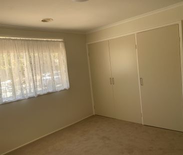 32 McKenzie St, Kambah, ACT 2902 - Photo 1