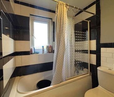 Knaphill, Woking, GU21 - Photo 4