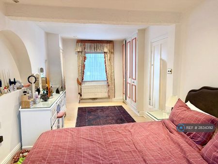2 bedroom semi-detached house to rent - Photo 4