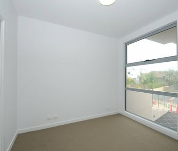 SPACIOUS, MODERN & BEACHSIDE - Photo 2